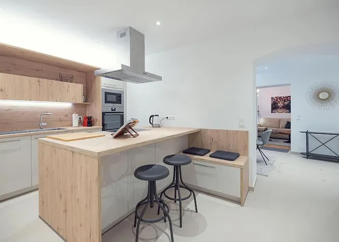 Ideal For Families & Mid-term-stays Apartment